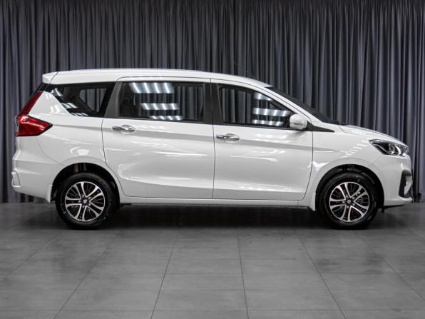 Suzuki Ertiga II с пробегом 2022 года, цена 2 600 000 рублей, 82 км, компактвэн, Автокод Объявления