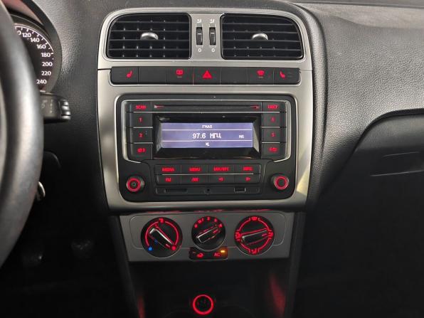 Volkswagen Polo V с пробегом 2013 года, цена 915 000 рублей, 22500 км, седан, Автокод Объявления