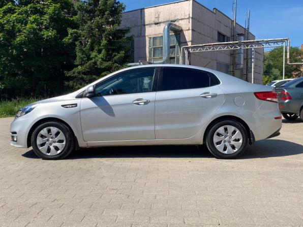 Kia Rio III Рестайлинг с пробегом 2016 года, цена 999 000 рублей, 130000 км, седан, Автокод Объявления