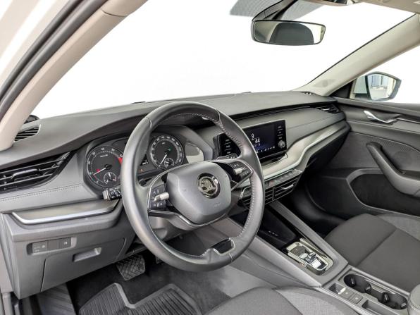 Skoda Octavia IV (A8) с пробегом 2021 года, цена 2 360 000 рублей, 53274 км, лифтбек, Автокод Объявления