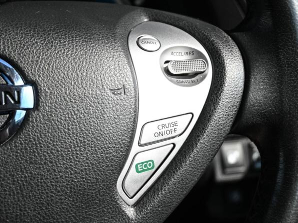 Nissan Leaf I (ZE0/AZE0) с пробегом 2017 года, цена 1 378 000 рублей, 98649 км, хэтчбек, Автокод Объявления