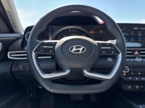 Hyundai Elantra VII (CN7) Рестайлинг с пробегом 2025 года, цена 2 440 000 рублей, 36 км, седан, Автокод Объявления