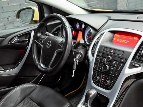 Opel Astra J Рестайлинг с пробегом 2013 года, цена 820 000 рублей, 139862 км, хэтчбек, Автокод Объявления