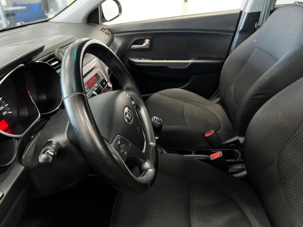 Kia Rio III Рестайлинг с пробегом 2015 года, цена 820 000 рублей, 231430 км, седан, Автокод Объявления