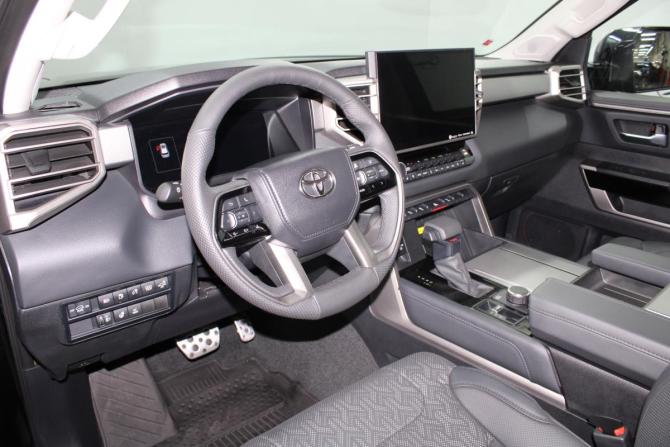 Toyota Sequoia III с пробегом 2023 года, цена 12 900 000 рублей, 39200 км, внедорожник, Автокод Объявления
