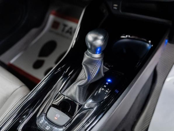 Toyota C-HR I Рестайлинг с пробегом 2019 года, цена 2 050 000 рублей, 53900 км, внедорожник, Автокод Объявления