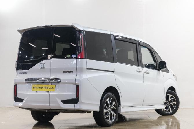 Honda Stepwgn V Рестайлинг с пробегом 2021 года, цена 2 629 000 рублей, 63400 км, минивэн, Автокод Объявления