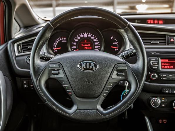 Kia Ceed II Рестайлинг с пробегом 2015 года, цена 1 368 000 рублей, 74214 км, хэтчбек, Автокод Объявления