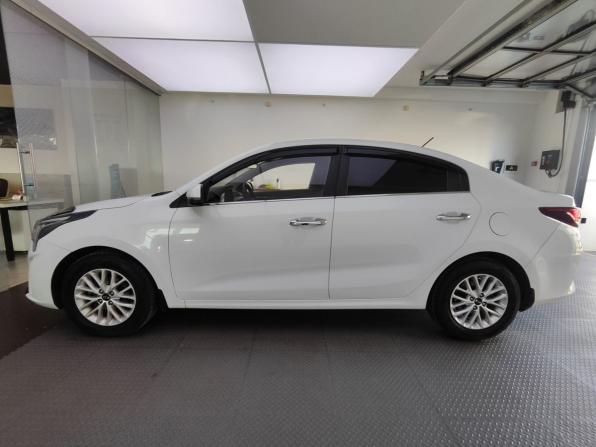 Kia Rio IV Рестайлинг с пробегом 2021 года, цена 1 699 000 рублей, 84000 км, седан, Автокод Объявления