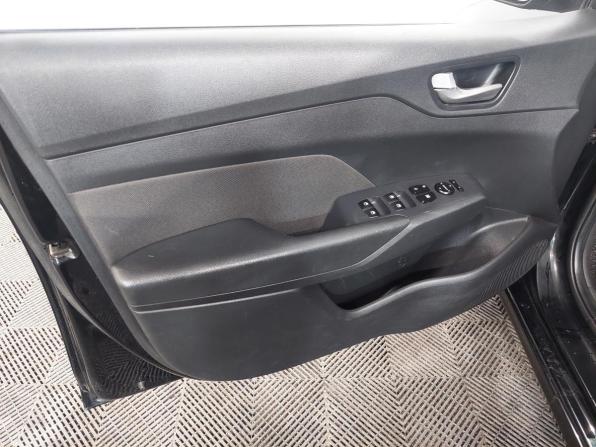 Hyundai Solaris II с пробегом 2018 года, цена 1 230 000 рублей, 86000 км, седан, Автокод Объявления