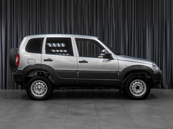 Chevrolet Niva I Рестайлинг с пробегом 2016 года, цена 539 000 рублей, 205025 км, внедорожник, Автокод Объявления