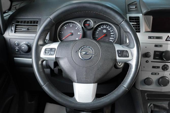 Opel Zafira B Рестайлинг с пробегом 2013 года, цена 939 000 рублей, 291356 км, компактвэн, Автокод Объявления