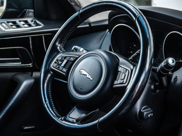 Jaguar F-Pace I с пробегом 2017 года, цена 2 400 000 рублей, 189683 км, внедорожник, Автокод Объявления