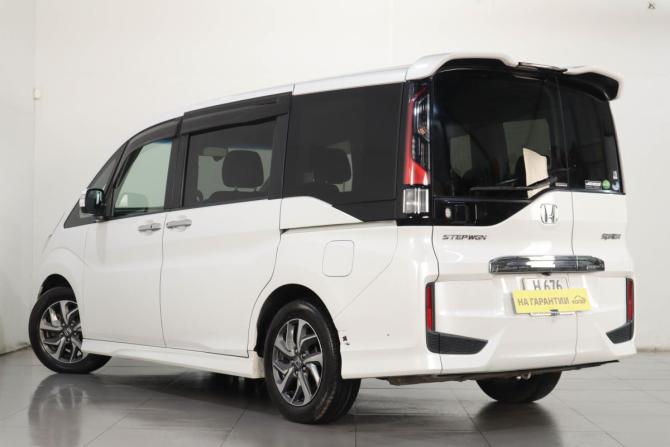 Honda Stepwgn V с пробегом 2015 года, цена 2 129 000 рублей, 138600 км, минивэн, Автокод Объявления