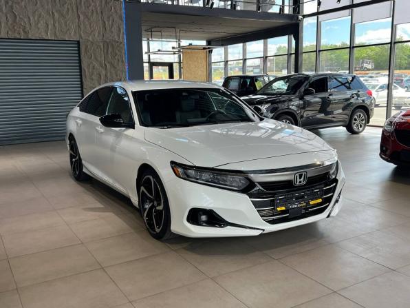 Honda Accord X Рестайлинг с пробегом 2021 года, цена 2 350 000 рублей, 81129 км, седан, Автокод Объявления