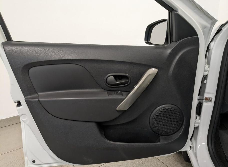 Renault Logan II Рестайлинг Санкт-Петербург  - изображение 19