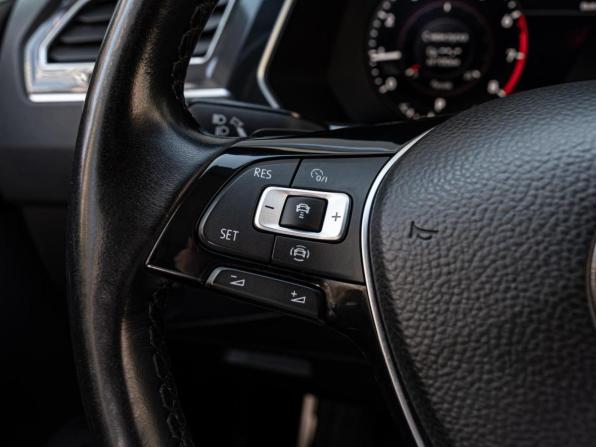 Volkswagen Tiguan II с пробегом 2018 года, цена 2 015 000 рублей, 310165 км, внедорожник, Автокод Объявления