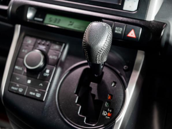 Toyota Wish II с пробегом 2012 года, цена 1 420 000 рублей, 132000 км, минивэн, Автокод Объявления