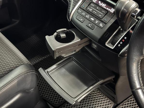 Honda Stepwgn V с пробегом 2015 года, цена 1 935 000 рублей, 124000 км, минивэн, Автокод Объявления