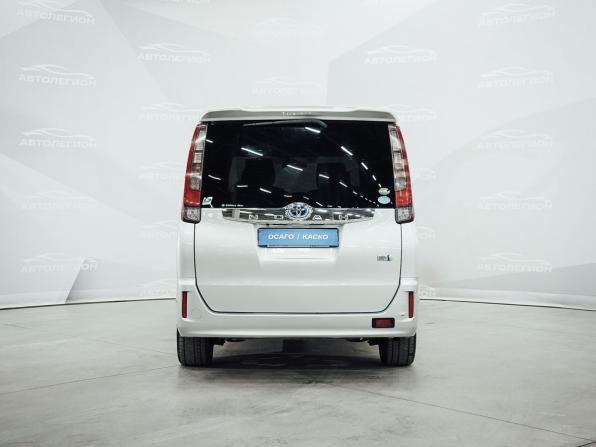 Toyota Noah III (R80) с пробегом 2014 года, цена 1 490 000 рублей, 246179 км, минивэн, Автокод Объявления