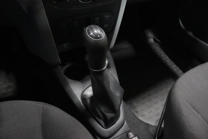 Renault Logan II с пробегом 2015 года, цена 720 000 рублей, 93196 км, седан, Автокод Объявления