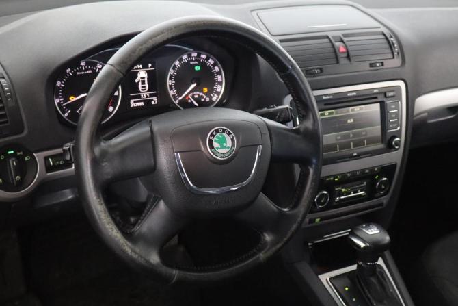 Skoda Octavia II (A5) Рестайлинг с пробегом 2009 года, цена 599 000 рублей, 211000 км, лифтбек, Автокод Объявления