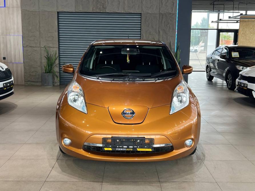 Nissan Leaf I (ZE0/AZE0) Оренбург  - изображение 2
