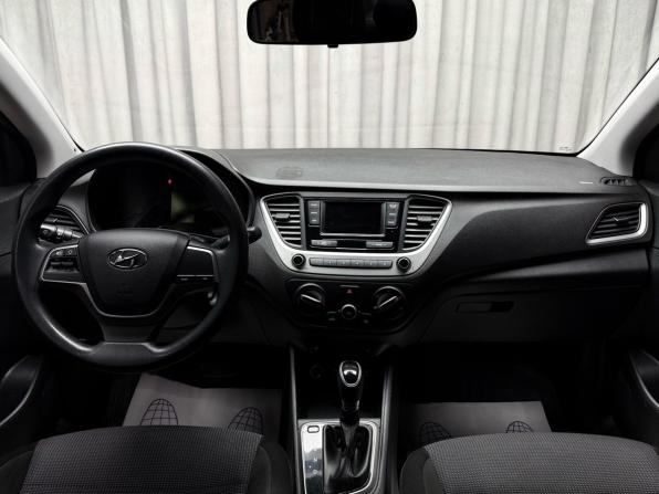 Hyundai Solaris II с пробегом 2017 года, цена 1 299 000 рублей, 124796 км, седан, Автокод Объявления