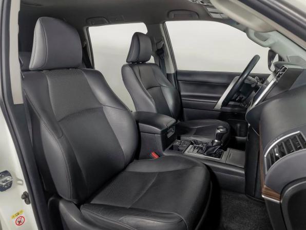 Toyota Land Cruiser Prado 150 Series Рестайлинг 2 с пробегом 2017 года, цена 4 499 000 рублей, 186717 км, внедорожник, Автокод Объявления