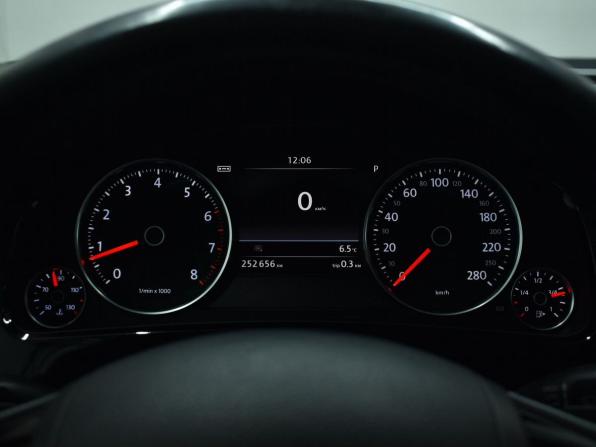 Volkswagen Touareg II Рестайлинг с пробегом 2015 года, цена 2 674 997 рублей, 252497 км, внедорожник, Автокод Объявления