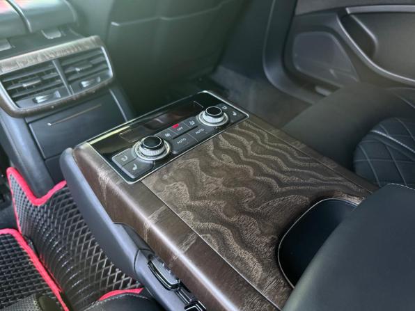 Audi A8 III (D4) Рестайлинг с пробегом 2015 года, цена 1 990 000 рублей, 304700 км, седан, Автокод Объявления