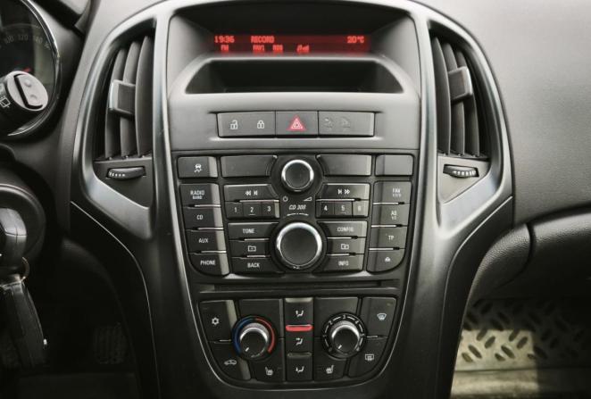 Opel Astra J Рестайлинг с пробегом 2013 года, цена 730 000 рублей, 91400 км, универсал, Автокод Объявления