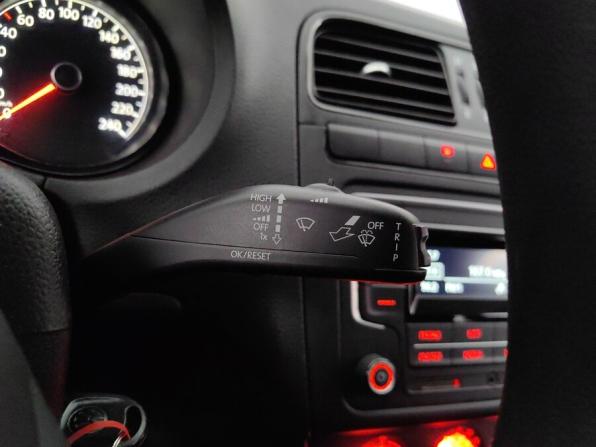 Volkswagen Polo V Рестайлинг с пробегом 2018 года, цена 999 000 рублей, 97240 км, седан, Автокод Объявления