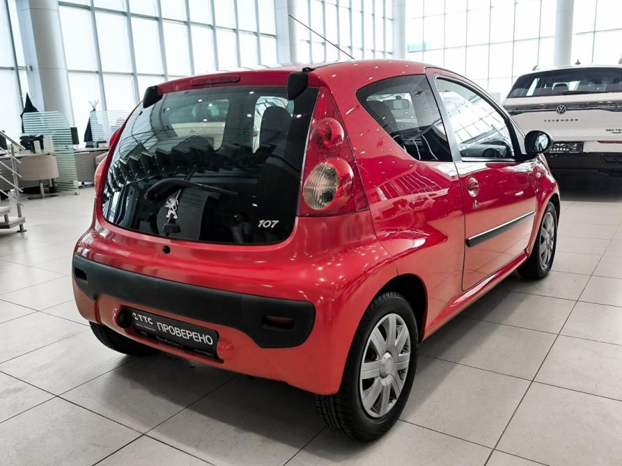 Peugeot 107 I Казань  - изображение 6