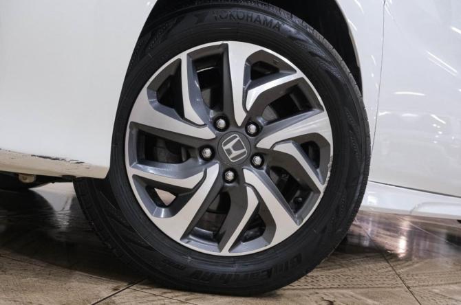 Honda Stepwgn V с пробегом 2016 года, цена 1 799 000 рублей, 117000 км, минивэн, Автокод Объявления