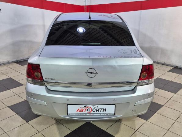 Opel Astra H Рестайлинг с пробегом 2013 года, цена 549 000 рублей, 288000 км, седан, Автокод Объявления
