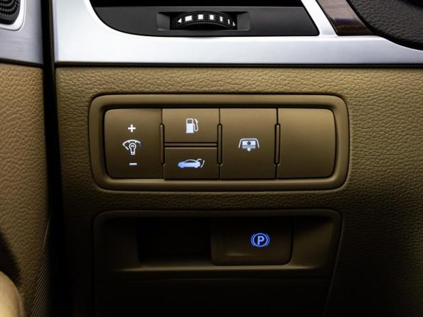 Hyundai Genesis II с пробегом 2014 года, цена 1 699 000 рублей, 193182 км, седан, Автокод Объявления