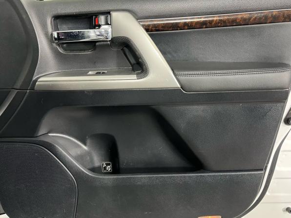 Toyota Land Cruiser 200 Series Рестайлинг 1 с пробегом 2014 года, цена 3 520 000 рублей, 292000 км, внедорожник, Автокод Объявления