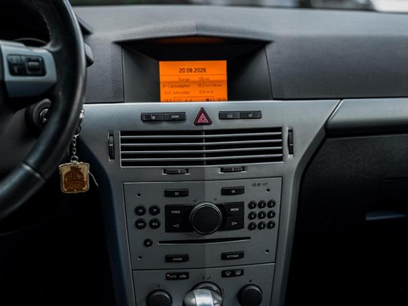 Opel Astra H Рестайлинг с пробегом 2014 года, цена 668 001 рубль, 138654 км, седан, Автокод Объявления