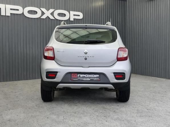 Renault Sandero II с пробегом 2015 года, цена 947 000 рублей, 46534 км, хэтчбек, Автокод Объявления