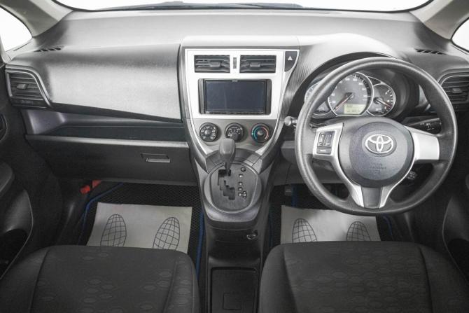 Toyota Ractis II с пробегом 2012 года, цена 919 000 рублей, 30000 км, хэтчбек, Автокод Объявления