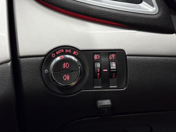 Opel Mokka I с пробегом 2013 года, цена 1 499 000 рублей, 68208 км, внедорожник, Автокод Объявления