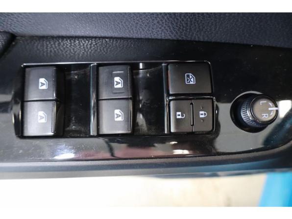 Toyota Prius IV (XW50) с пробегом 2017 года, цена 1 937 900 рублей, 215298 км, лифтбек, Автокод Объявления