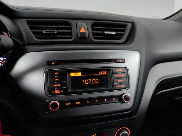 Kia Rio III Рестайлинг с пробегом 2016 года, цена 929 000 рублей, 100350 км, хэтчбек, Автокод Объявления
