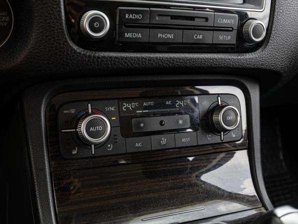 Volkswagen Touareg II Рестайлинг с пробегом 2015 года, цена 2 480 000 рублей, 238346 км, внедорожник, Автокод Объявления