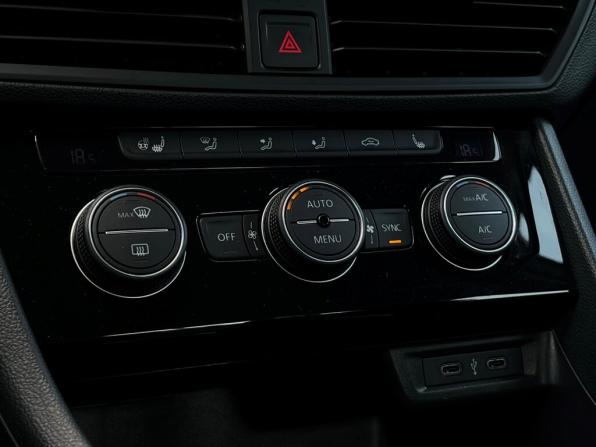 Volkswagen Jetta VII с пробегом 2019 года, цена 1 678 500 рублей, 104184 км, седан, Автокод Объявления