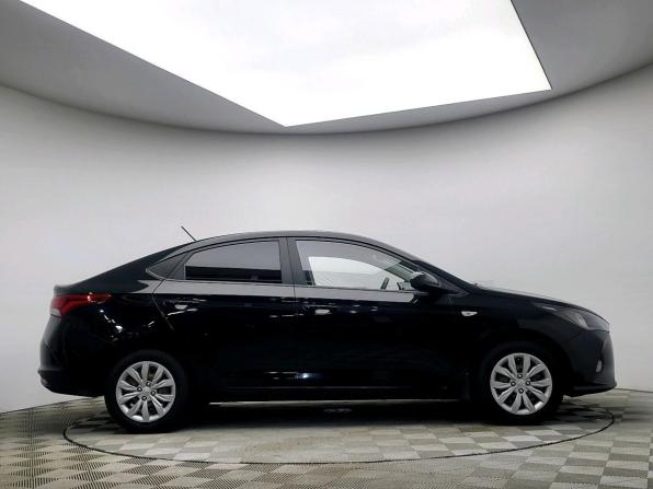 Hyundai Solaris II Рестайлинг с пробегом 2021 года, цена 1 406 000 рублей, 66294 км, седан, Автокод Объявления