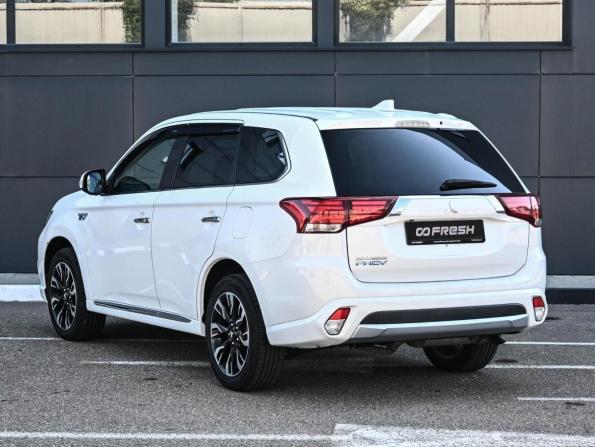 Mitsubishi Outlander III Рестайлинг 2 с пробегом 2015 года, цена 2 120 000 рублей, 192067 км, внедорожник, Автокод Объявления