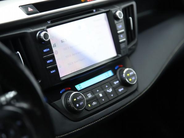 Toyota RAV4 IV (XA40) Рестайлинг с пробегом 2018 года, цена 2 390 000 рублей, 232582 км, внедорожник, Автокод Объявления