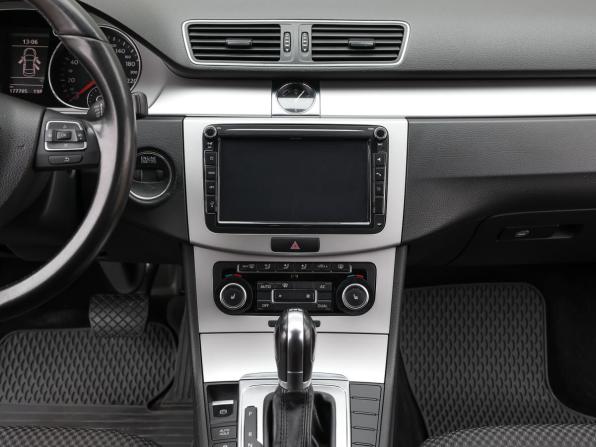 Volkswagen Passat B7 с пробегом 2011 года, цена 1 098 000 рублей, 176000 км, седан, Автокод Объявления